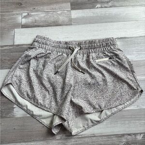 Vuori Women's Light Gray Patterned Athletic Shorts